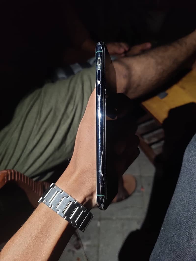 Apple iPhone 11 Pro Max 1