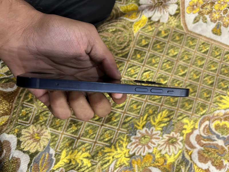 Apple iPhone 12 6