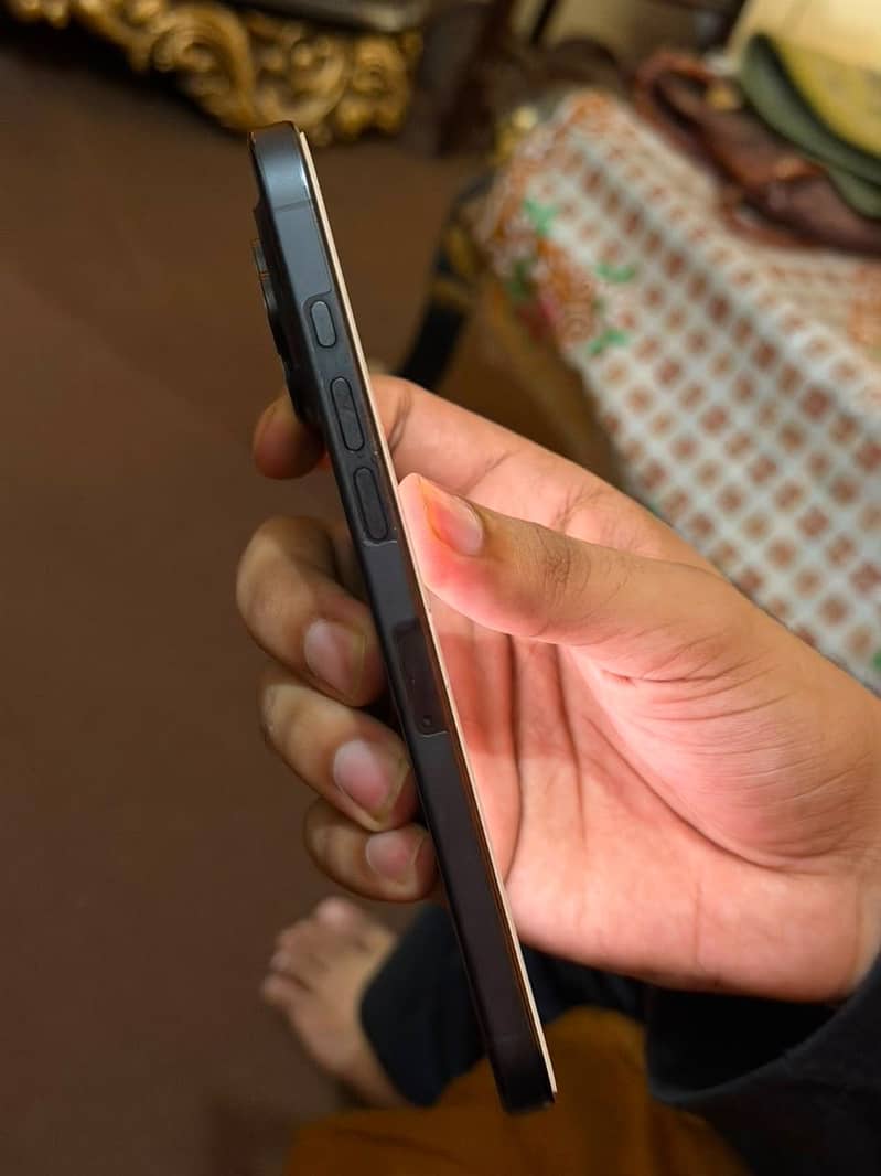 Apple iPhone 16 Pro Max 1