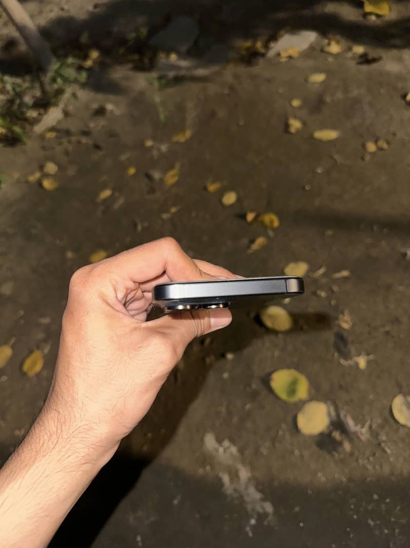 Apple iPhone 15 Pro Max 2