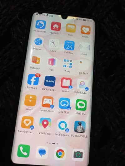 urgent sale all okay small crack in back