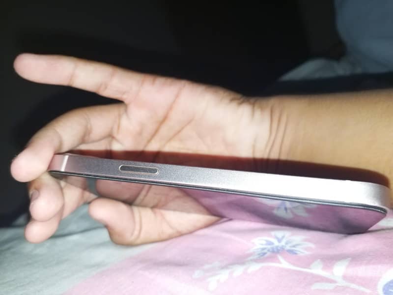 Apple iPhone 13 1