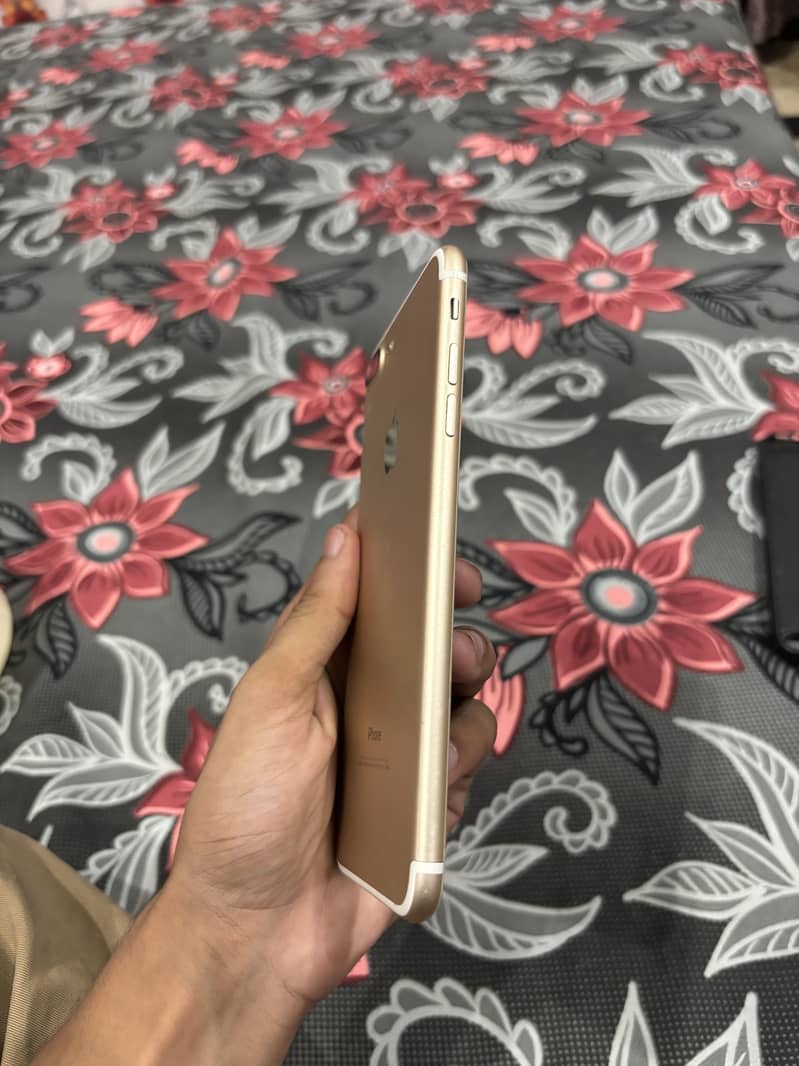 Apple iPhone 7 Plus 4