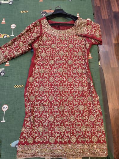 its barat lehnga only 1 time use just like a brand new ,pure kapra