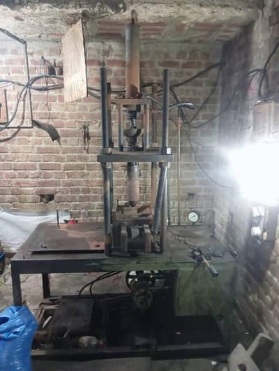 Hydrulic Machine & Hand Molding Machines