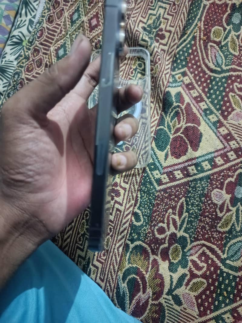 Apple iPhone 13 Pro Max 2
