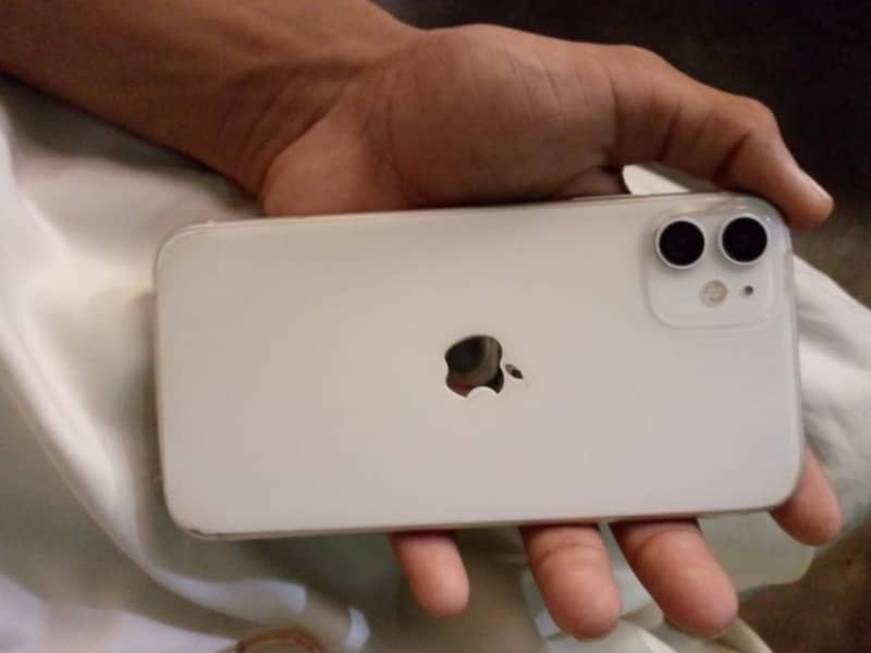 Apple iPhone 11 3