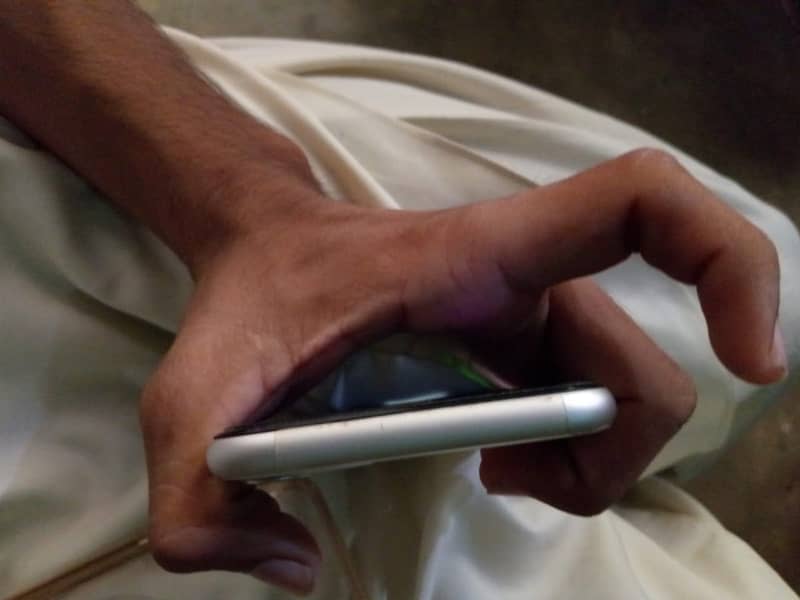 Apple iPhone 11 4