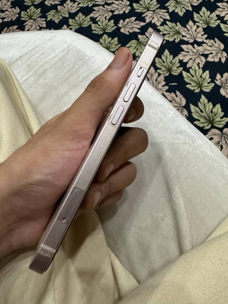 Apple iPhone 13 1