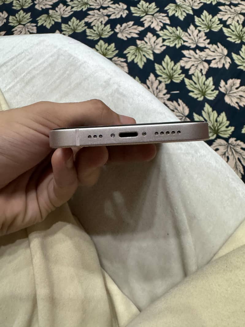 Apple iPhone 13 2
