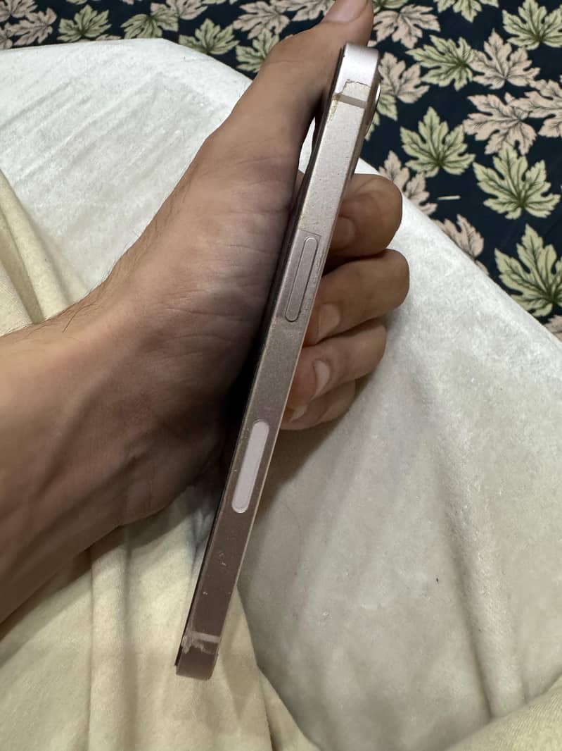 Apple iPhone 13 4