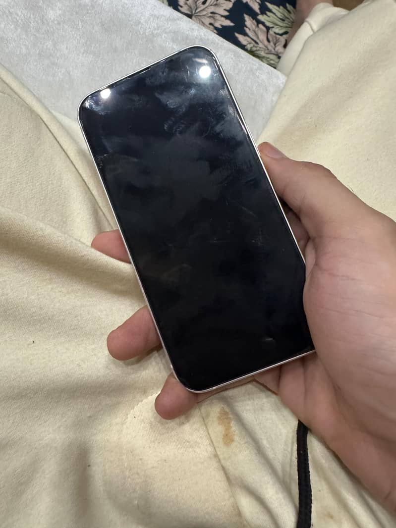 Apple iPhone 13 5