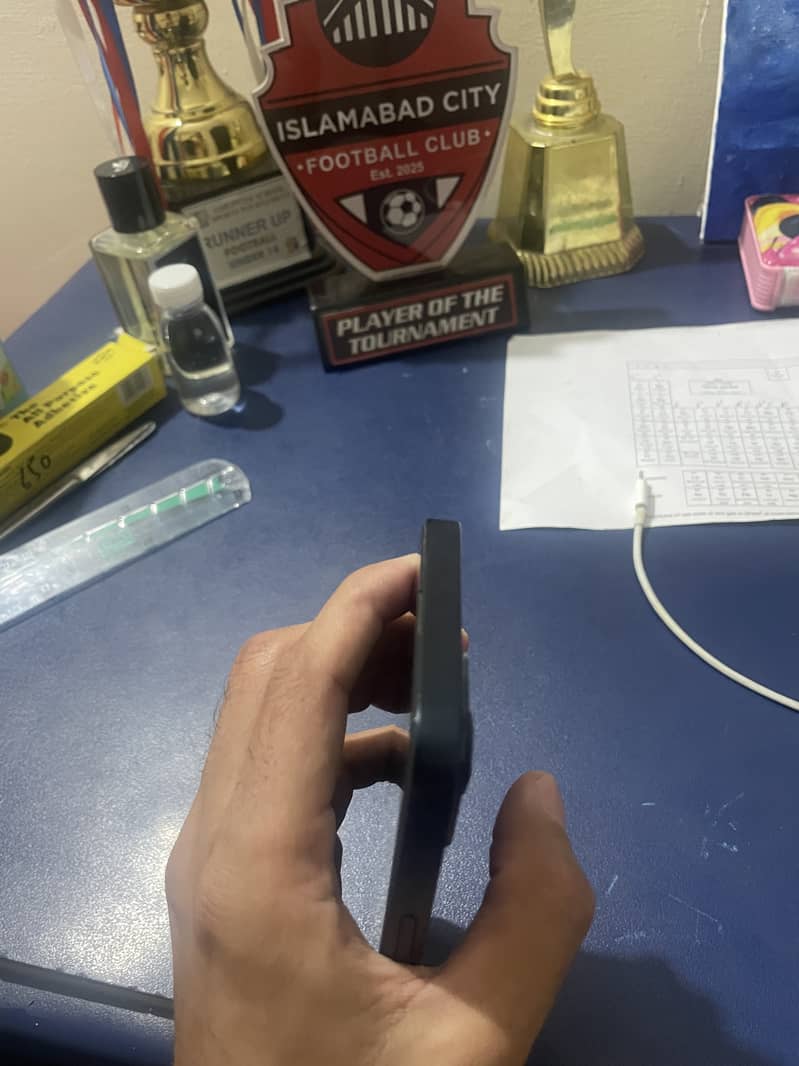 Apple iPhone 13 2