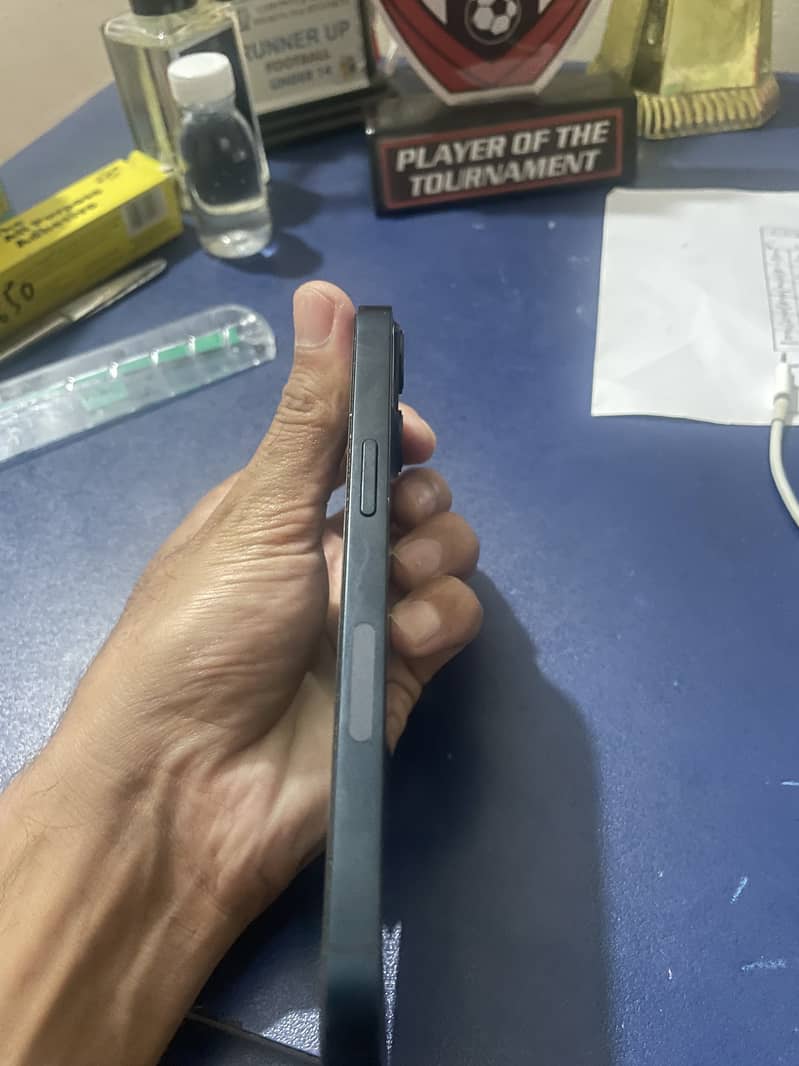 Apple iPhone 13 4