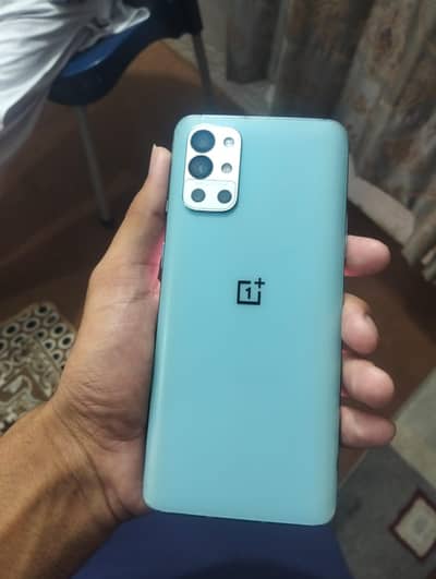 one Plus 9 r.   12GB Ram 256 GB Room