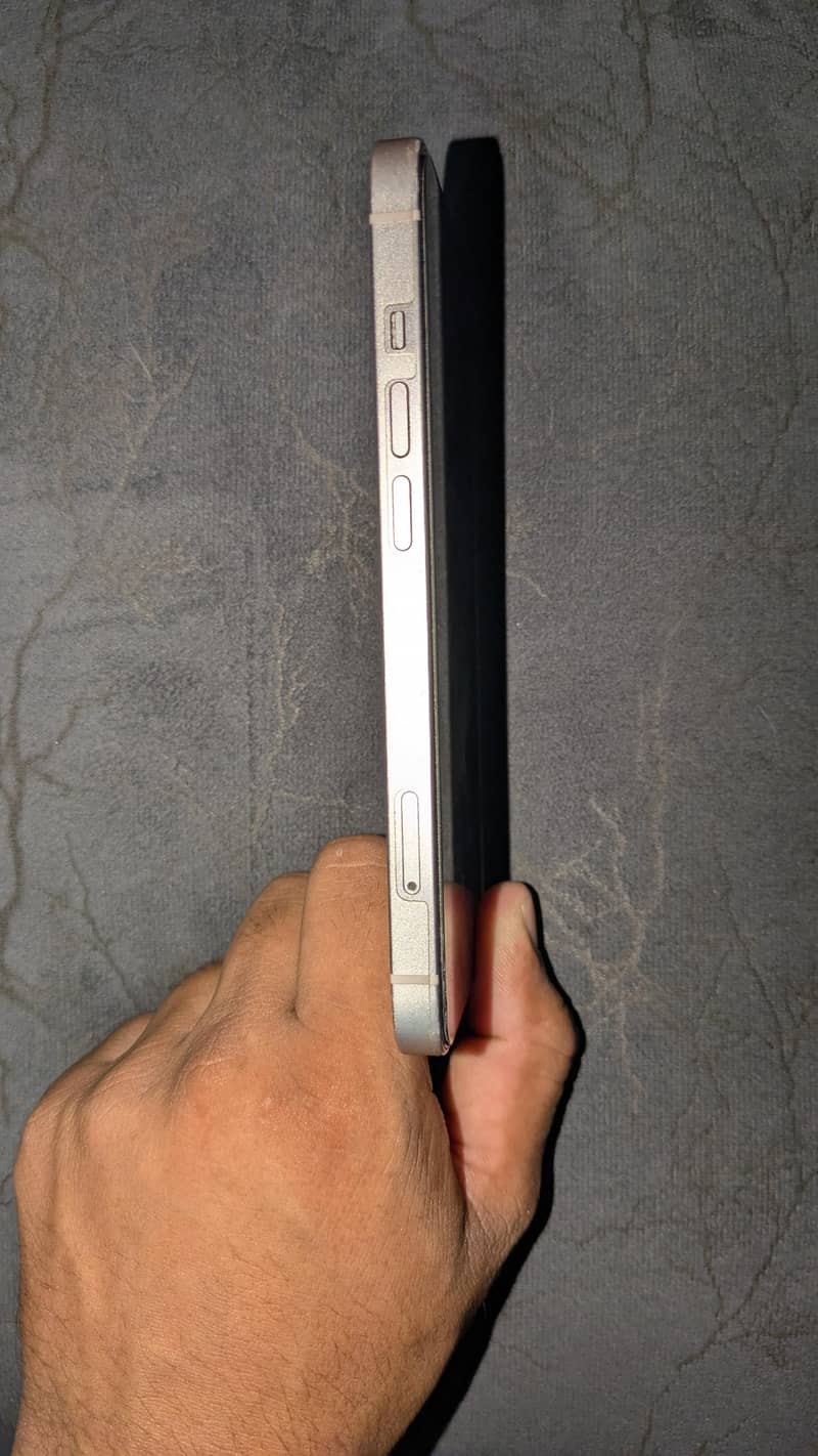 Apple iPhone 13 2