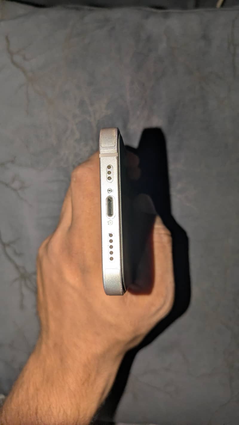 Apple iPhone 13 4
