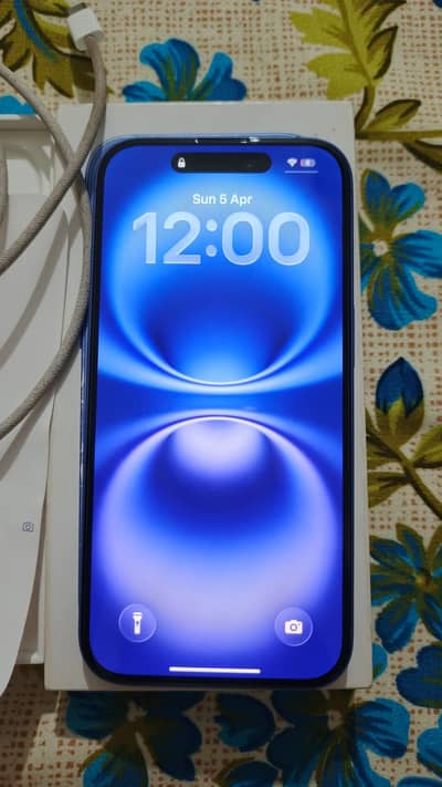 Apple iPhone 16