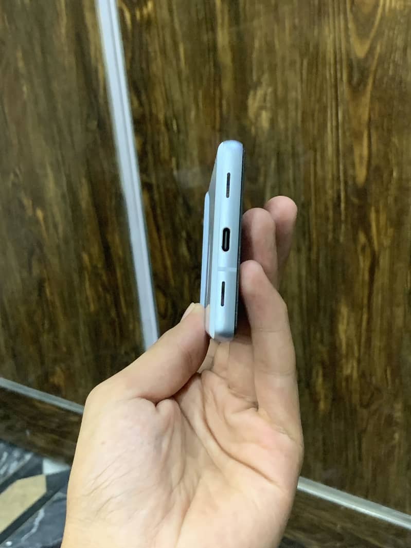 Google Pixel 7a 5