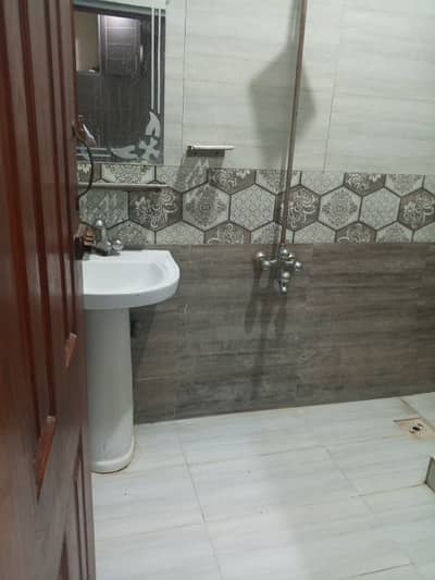 Sgnal room available for rent in h13 Islamabad