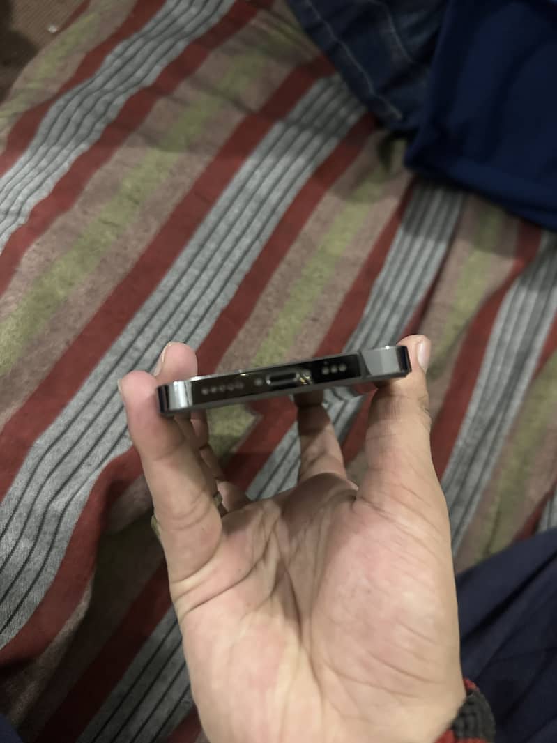 Apple iPhone 13 Pro 2