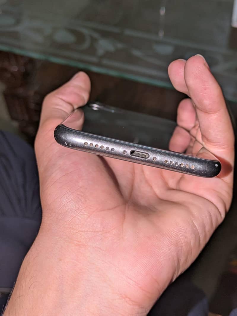Apple iPhone 11 3