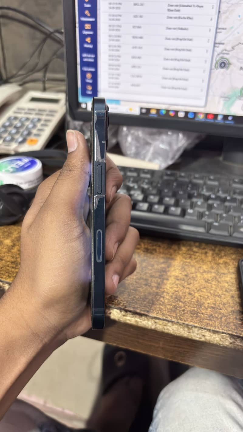 Apple iPhone 13 6
