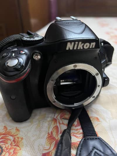 DSLA NIKON D5200 WITH 18/55 50MM LENS BOX AVAILABLE