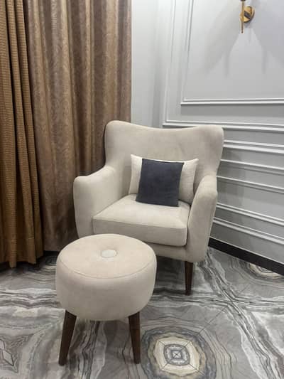 Cousined Chair with Ottoman