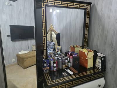 dressing glossy pain and carved work