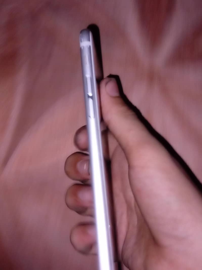 Apple iPhone 6 Plus 3
