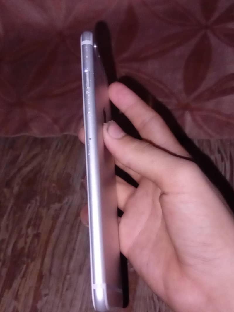 Apple iPhone 6 Plus 4