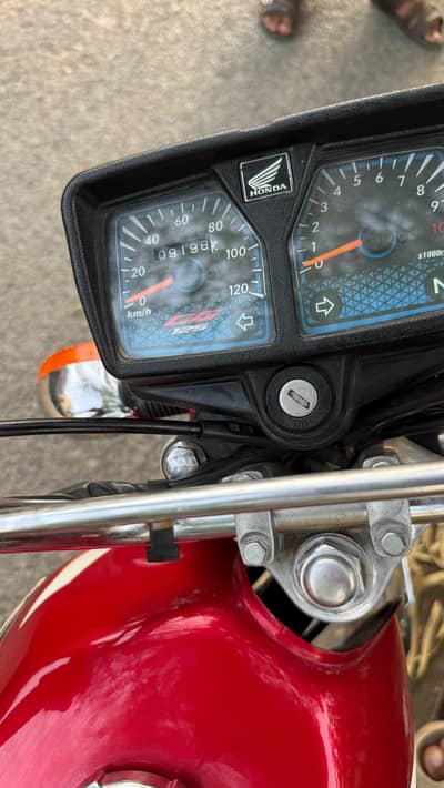 Honda 125 model 2025 first owner totally genuine Lahore number