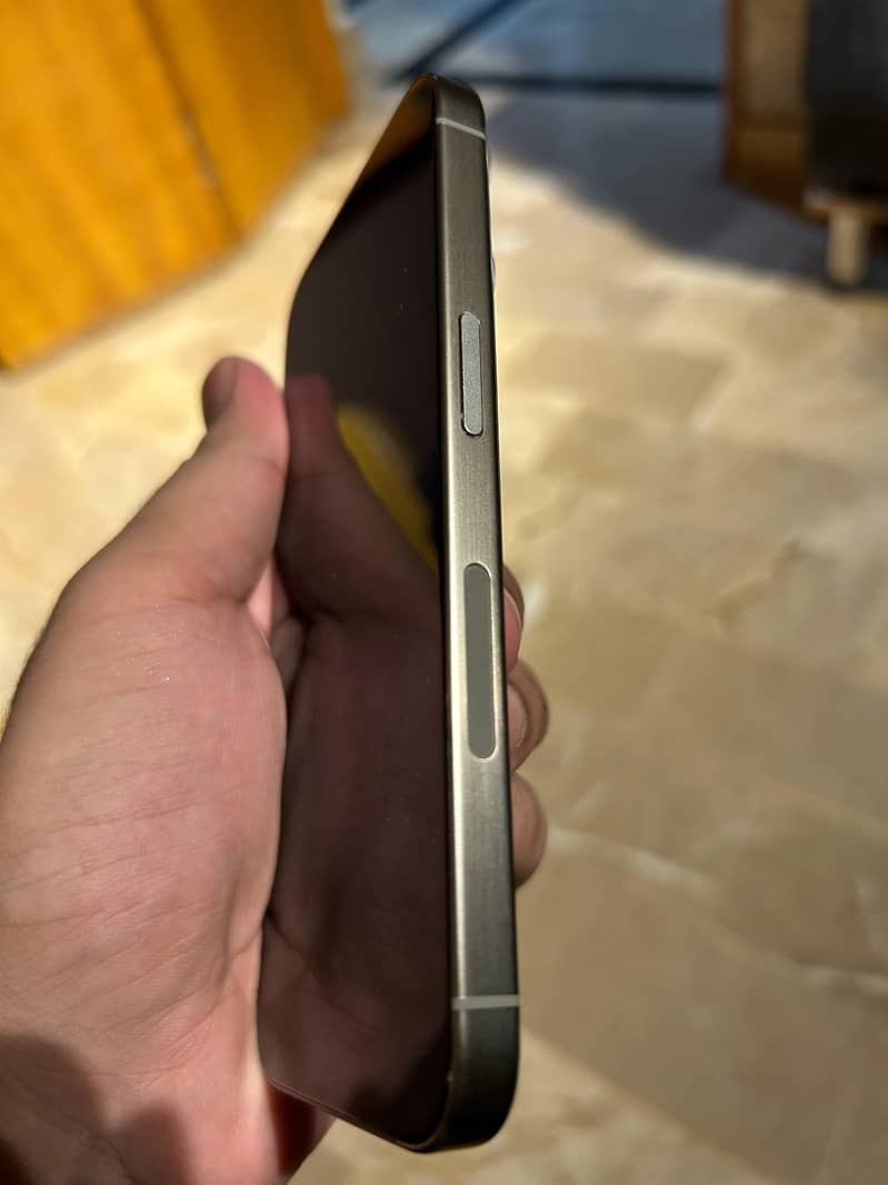 Apple iPhone 15 Pro 2