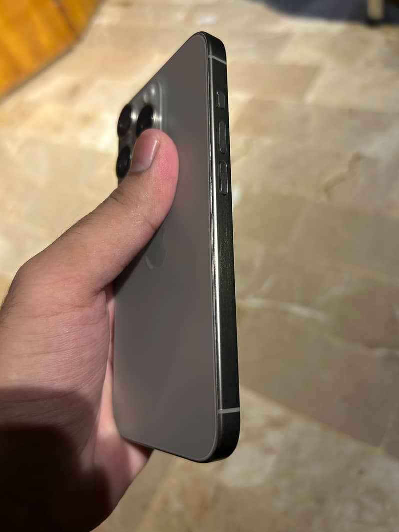 Apple iPhone 15 Pro 3