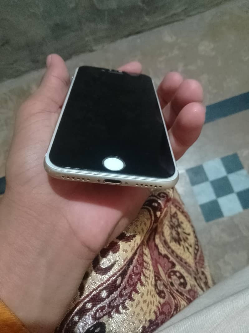 Apple iPhone 7 1