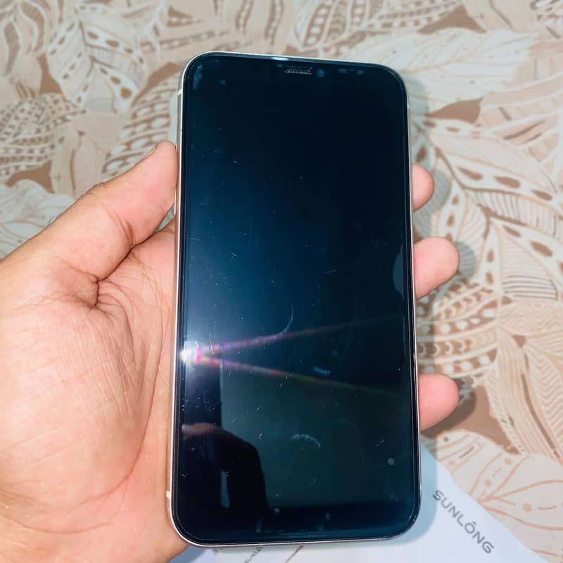 Apple iPhone 11 4