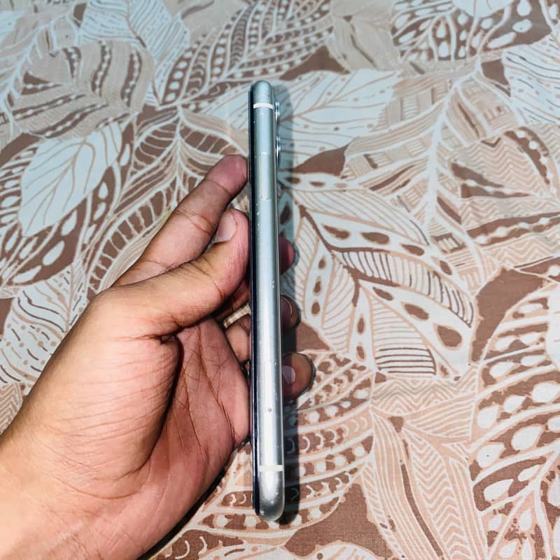 Apple iPhone 11 5