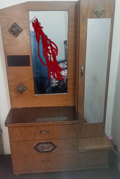 Dressing table and 2 sides table sale karne ha