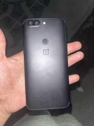 One plus 5t 6/128 pach