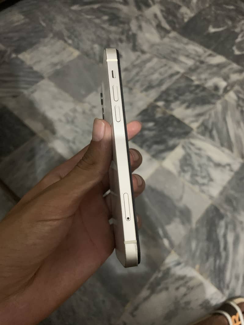 Apple iPhone 12 3