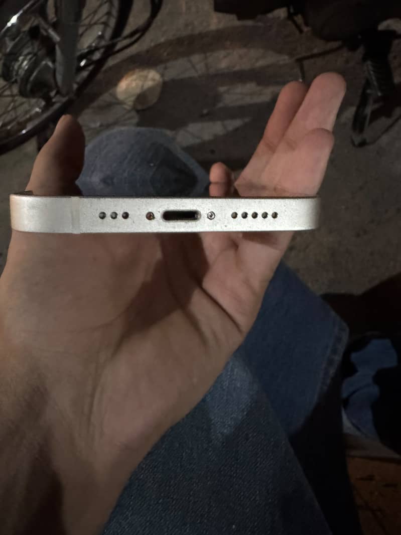 Apple iPhone 13 2