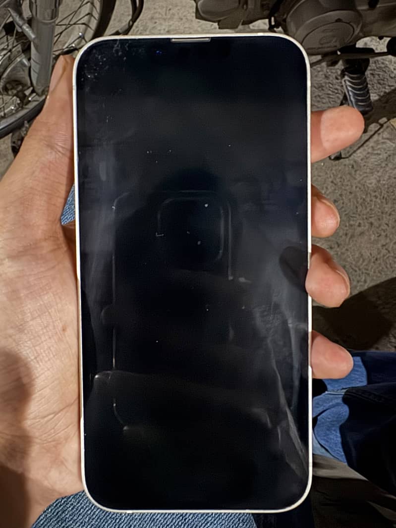 Apple iPhone 13 4