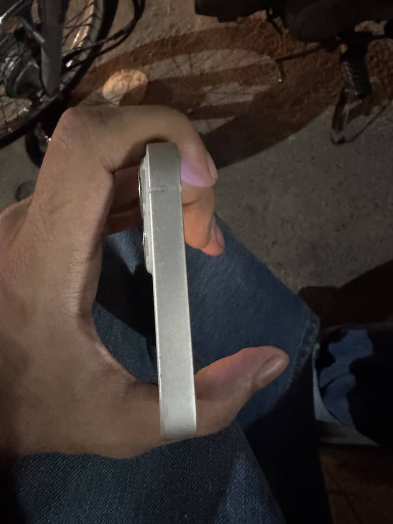 Apple iPhone 13 6