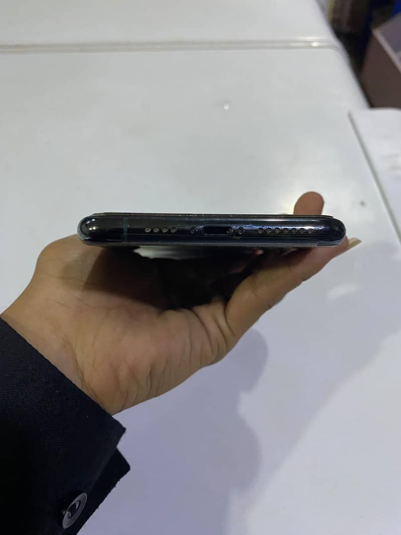 Apple iPhone 11 Pro Max 2