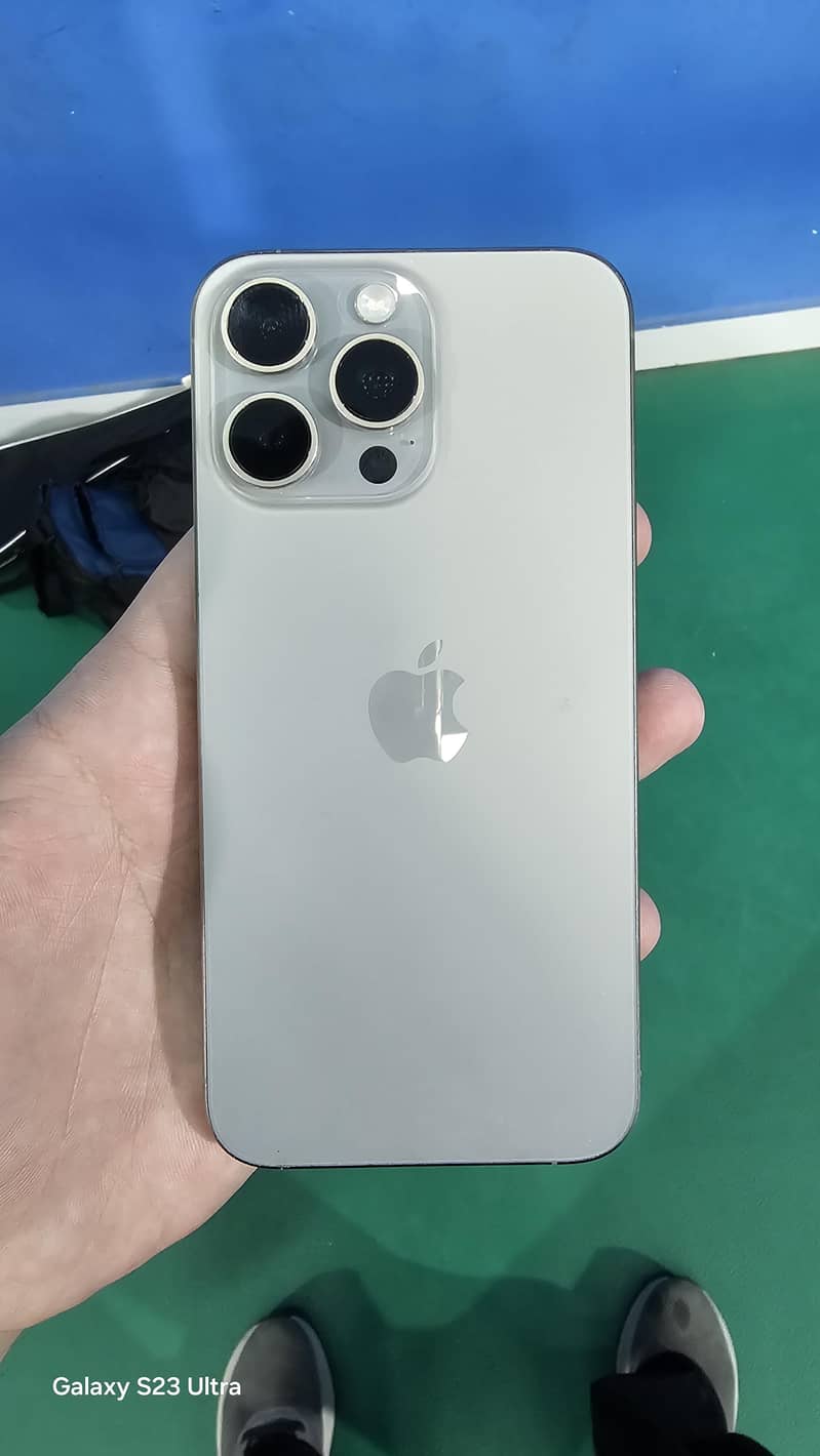 Apple iPhone 15 Pro Max 0