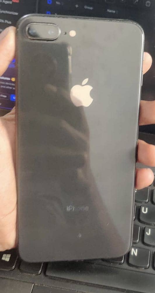 Apple iPhone 8 Plus 1