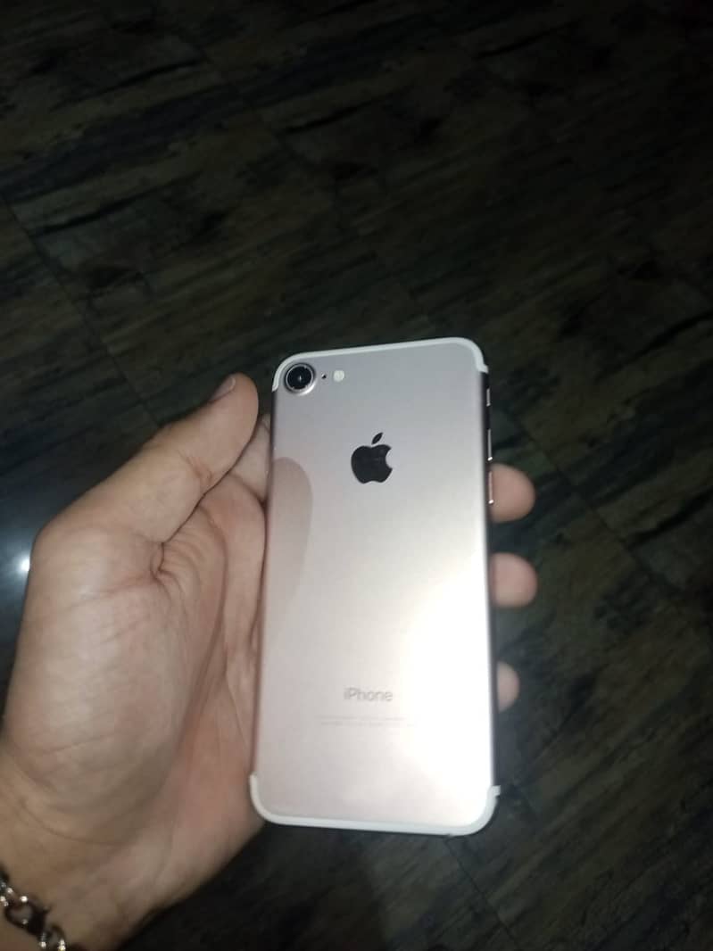 Apple iPhone 7 0