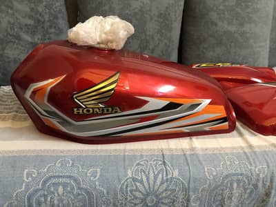 125 2027 model fuel tank and tappay