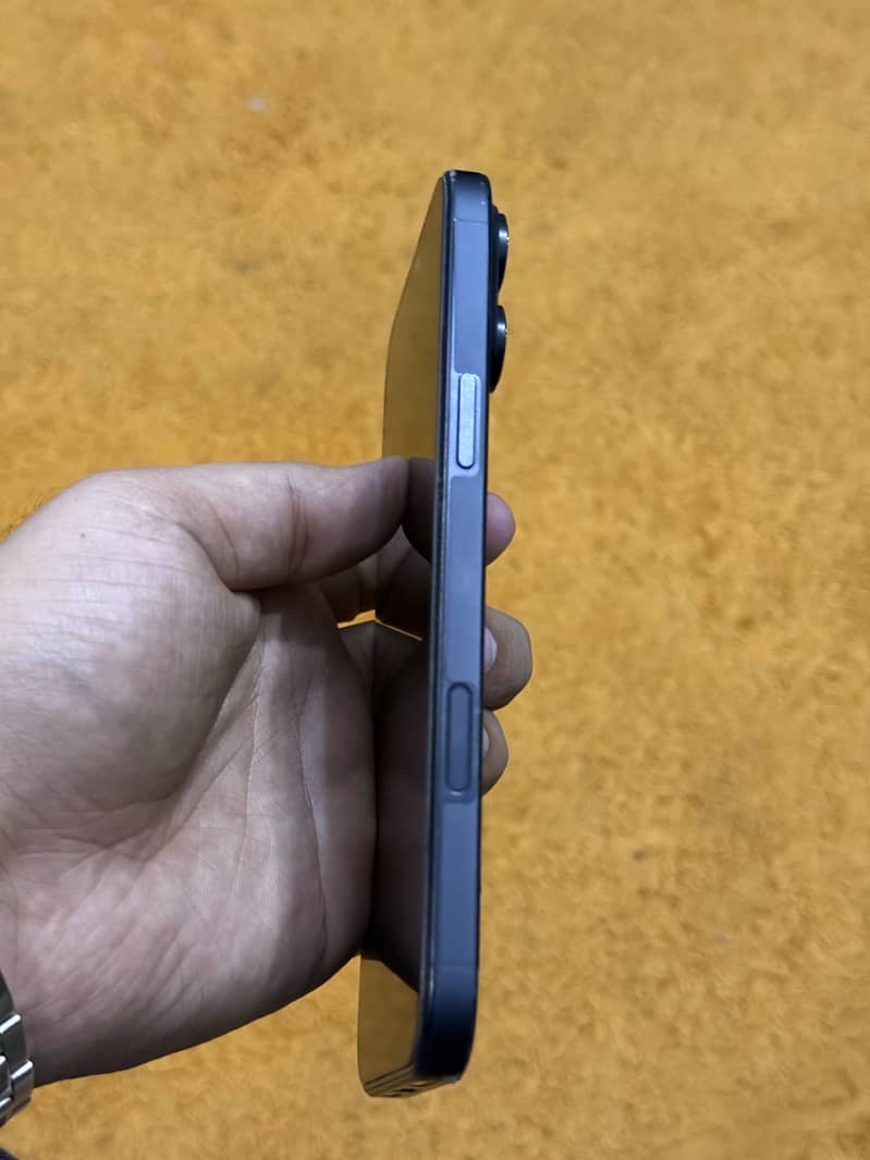 Apple iPhone 16 Pro Max 2